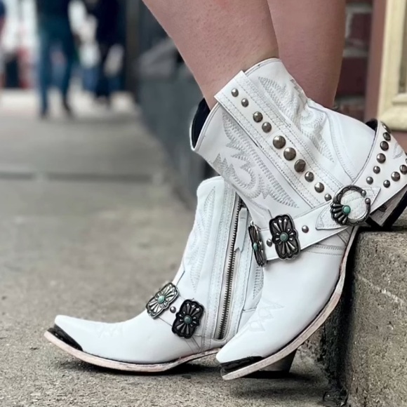 We The Free Shoes - Lane Silver Mesa Bootie - white